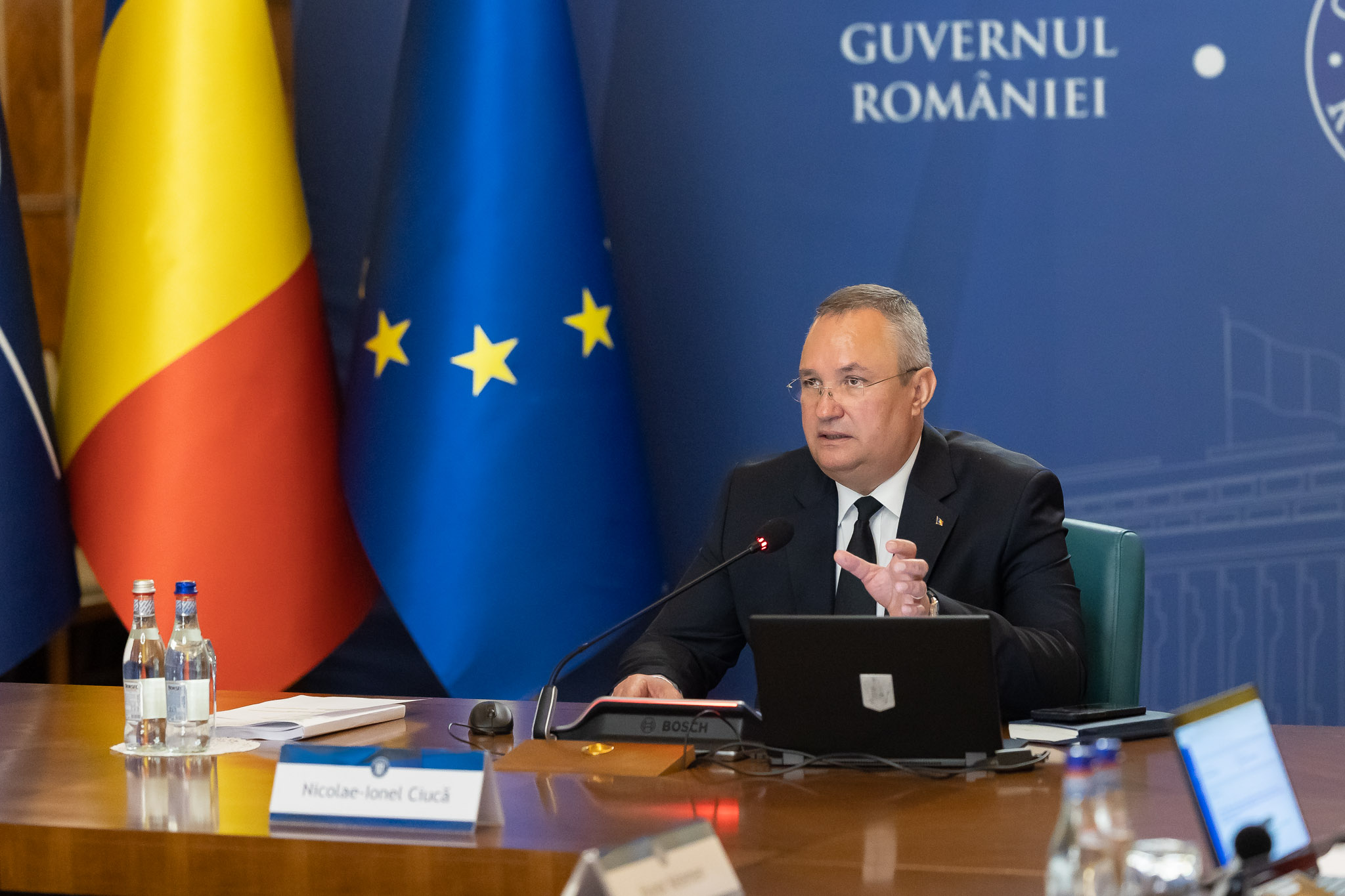 Premierul Nicolae Ciucă susține că va renunța ori la pensie, ori la salariu