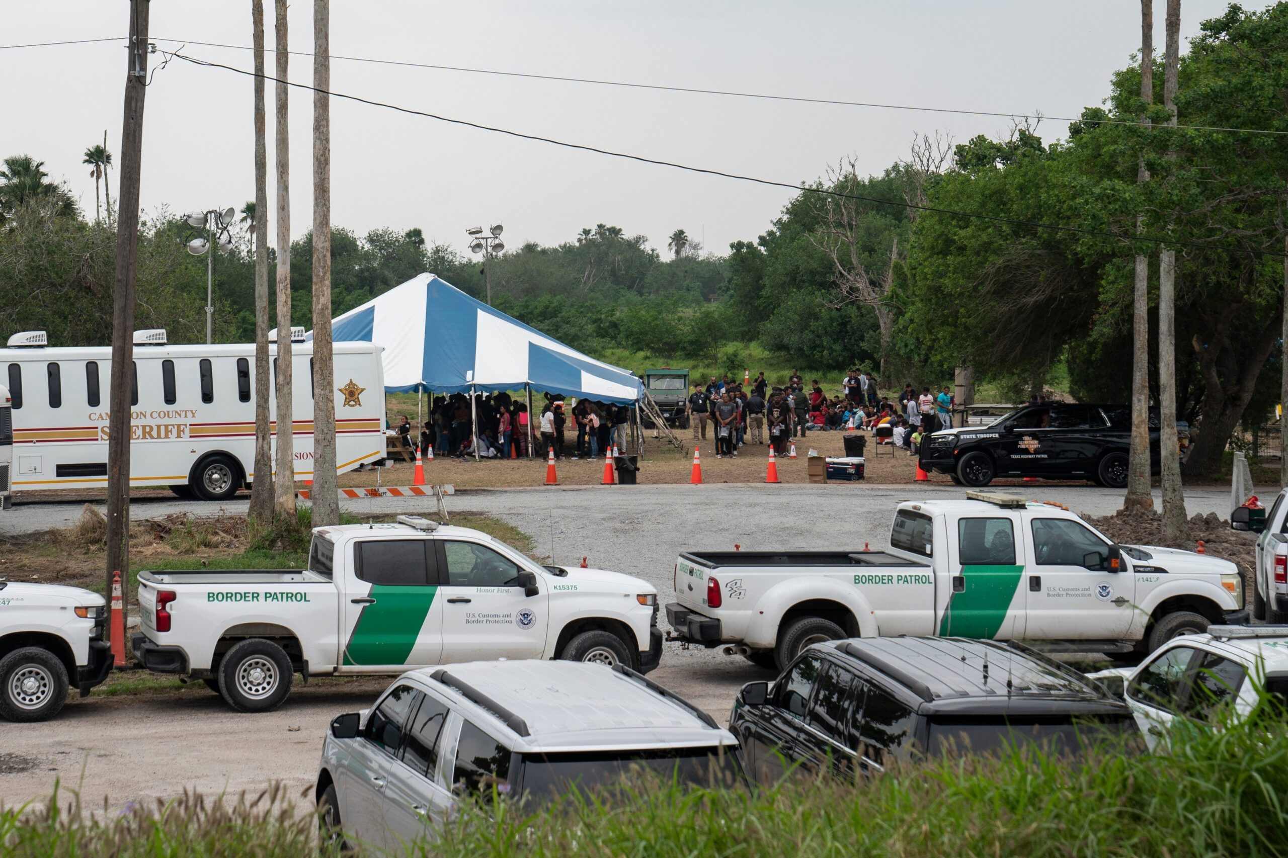 Șapte persoane au fost strivite de o mașină în faţa unui centru de primire a migranţilor în Texas VIDEO