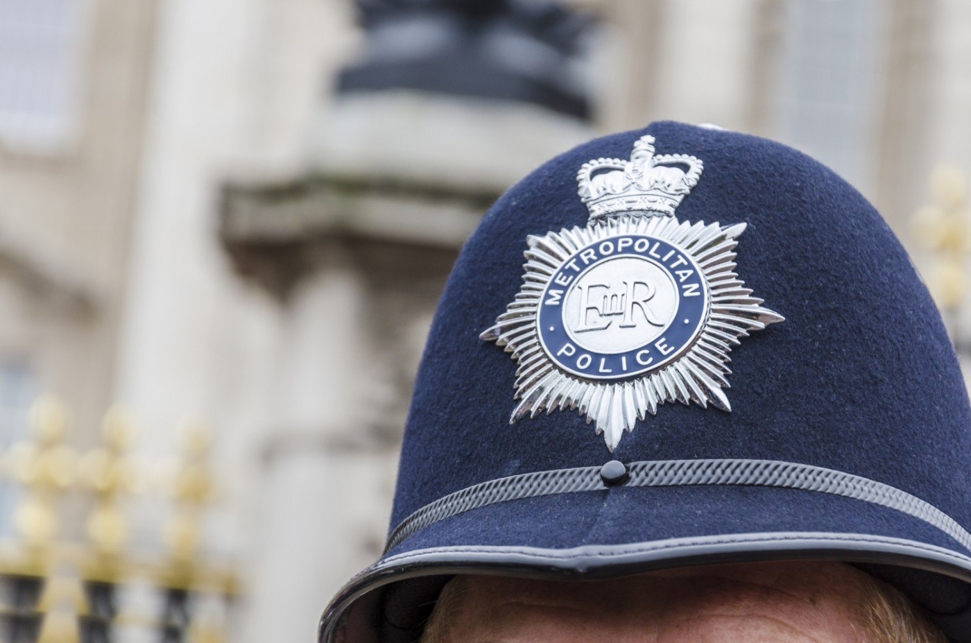 Doi ofițeri de poliție din Anglia, concediați fiindcă au lovit un copil în timpul arestării