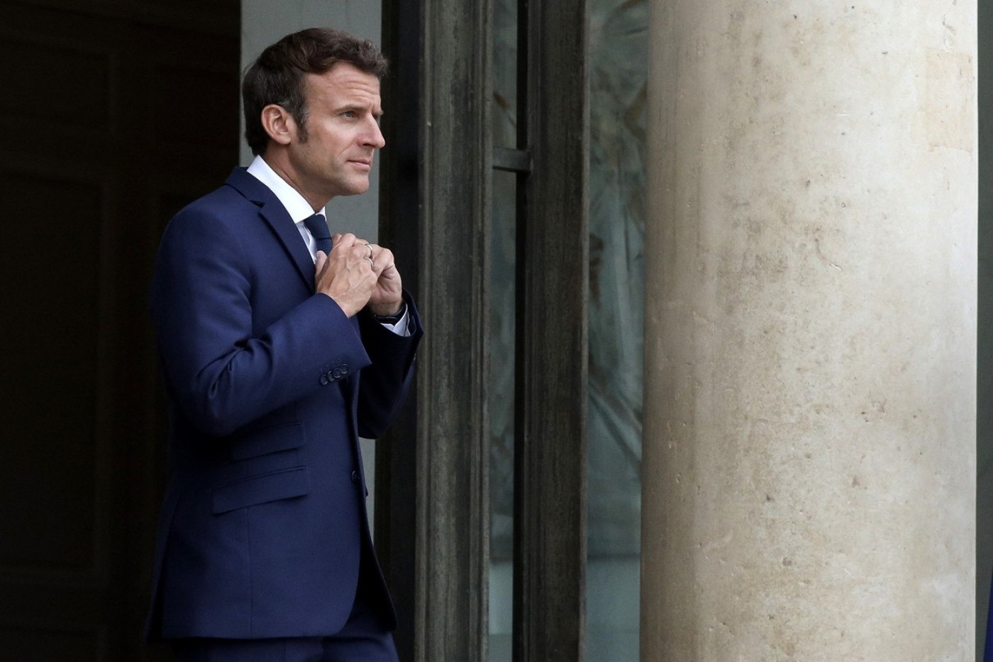 Afișarea obligatorie a portretului prezidențial în primăriile din Franța, văzută ca un „cult al personalității“