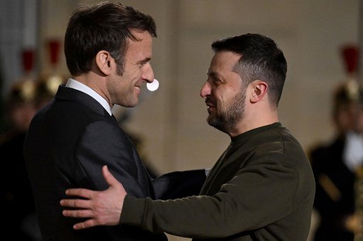 Preşedintele Emmanuel Macron îşi exprimă sprijinul pentru Volodimir Zelenski înainte de summitul NATO