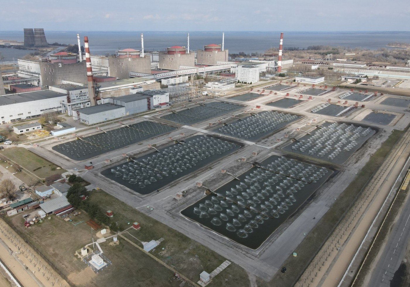 Martori: Armata rusă a instalat poziții defensive în interiorul și în jurul centralei atomo-electrice din Zaporojie