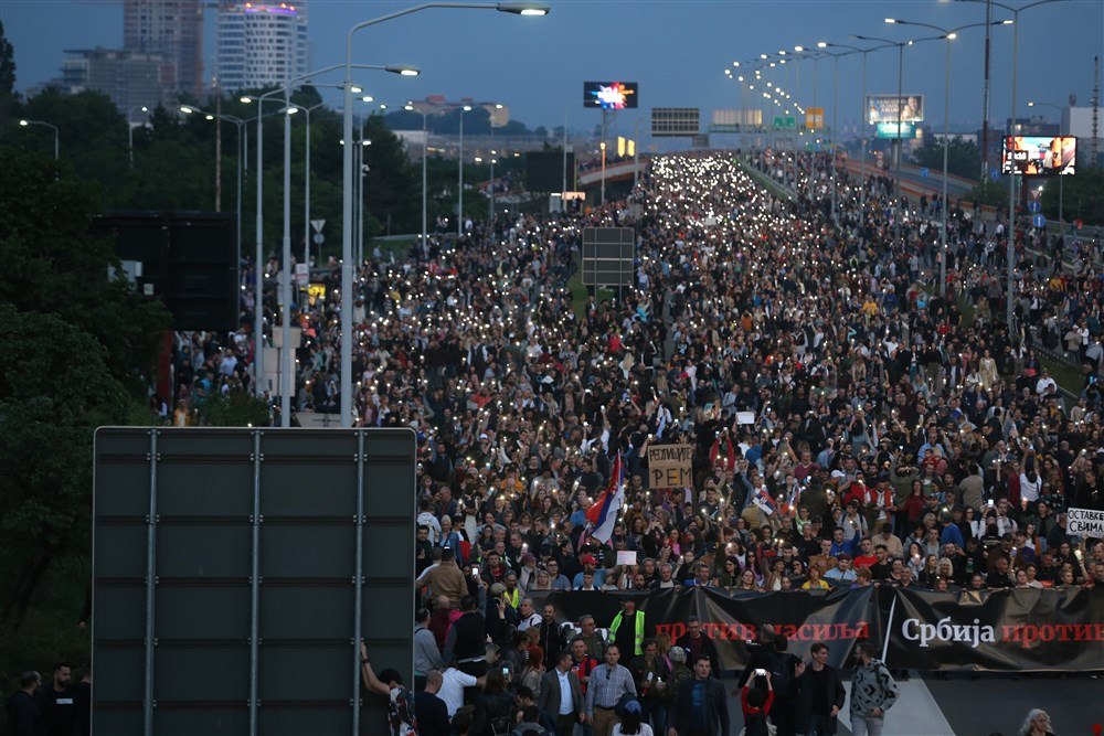 O nouă manifestaţie la Belgrad după recentele atacuri armate O nouă manifestaţie la Belgrad după recentele atacuri armate