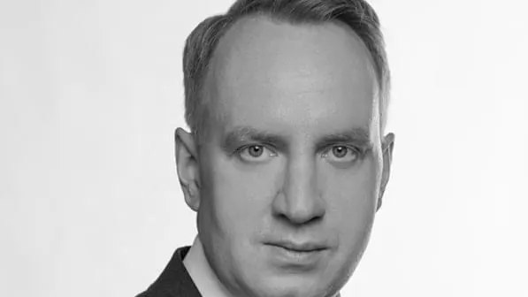 Un deputat rus a murit după ce i s-a făcut rău în timpul unui zbor. El criticase „invazia fascistă” a Rusiei