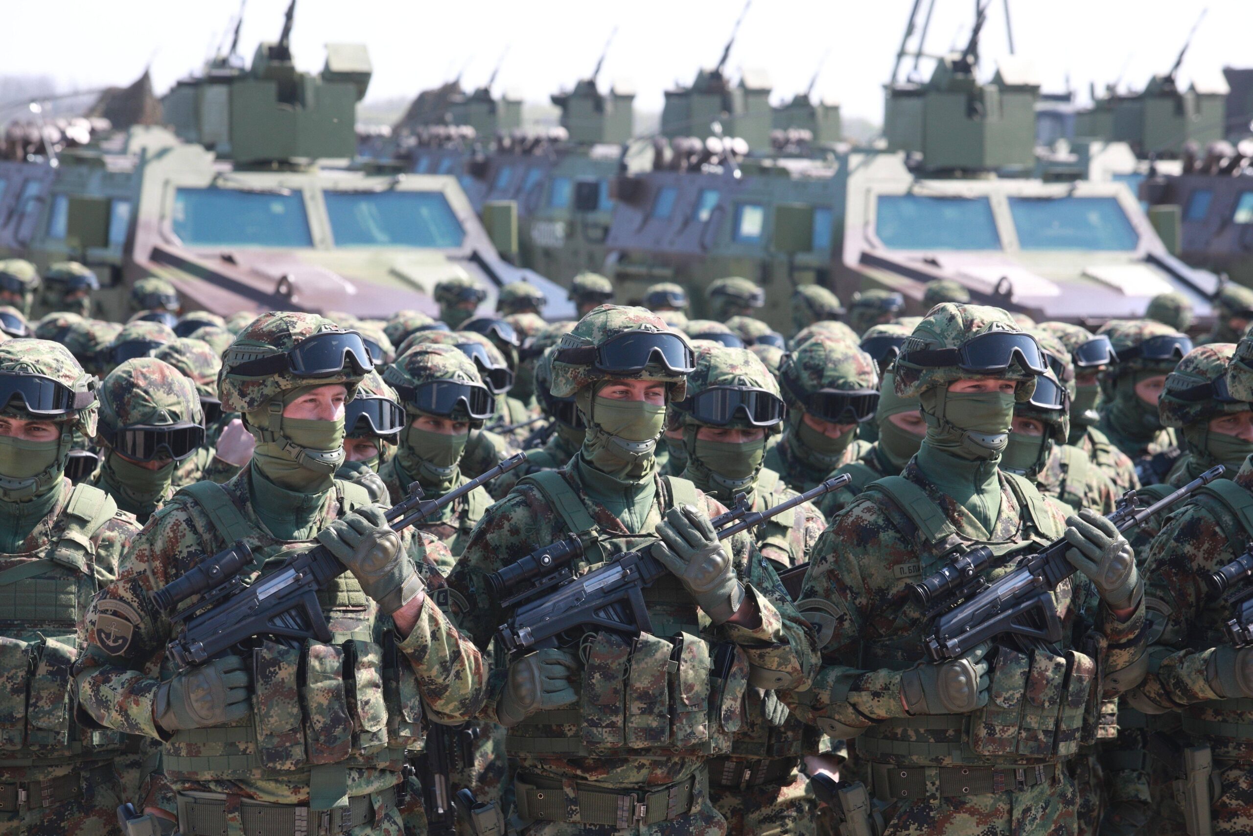 Armata sârbă rămâne în stare de aleră maximă din cauza tensiunilor de la frontiera cu Kosovo Armata sârbă rămâne în stare de aleră maximă din cauza tensiunilor de la frontiera cu Kosovo