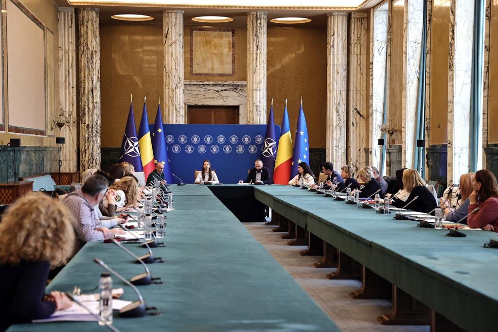 Zi decisivă pentru proiectul de OUG care prevede reducerea cu 10% a cheltuielilor și suspendarea angajărilor la stat