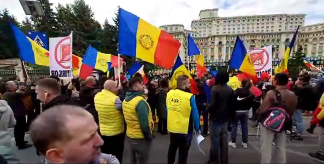 „Nu vă atingeți de copiii României”. Protest AUR, în fața Parlamentului