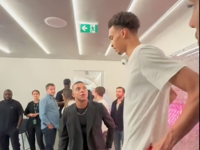 Kylian Mbappe, față în fața cu viitorul star din NBA. Poza făcută de cei doi s-a viralizat rapid