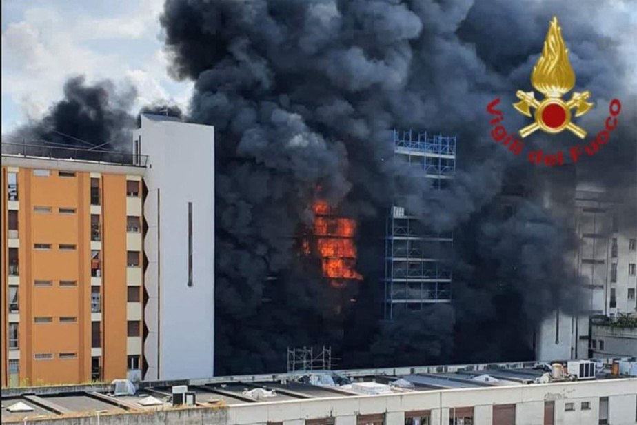 Clădire din Roma, cuprinsă de flăcări: o persoană a murit, 15 au fost rănite Clădire din Roma, cuprinsă de flăcări: o persoană a murit, 15 au fost rănite