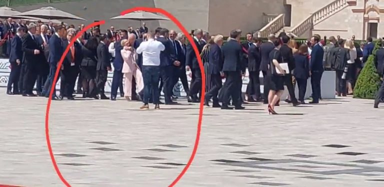 Georgia Meloni, sărutată cu pasiune de premierul albanez la summitul liderilor europeni din Republica Moldova VIDEO