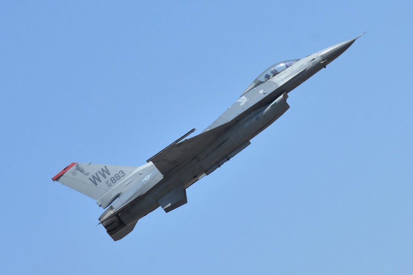 Bang supersonic la Washington. Două avioane de luptă interceptau o aeronavă înainte de prăbuşirea sa VIDEO Bang supersonic la Washington. Două avioane de luptă interceptau o aeronavă înainte de prăbuşirea sa VIDEO