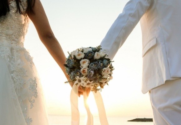 Motivul pentru care o tânără i-a avertizat pe invitații de la nunta surorii sale să nu mănânce nimic