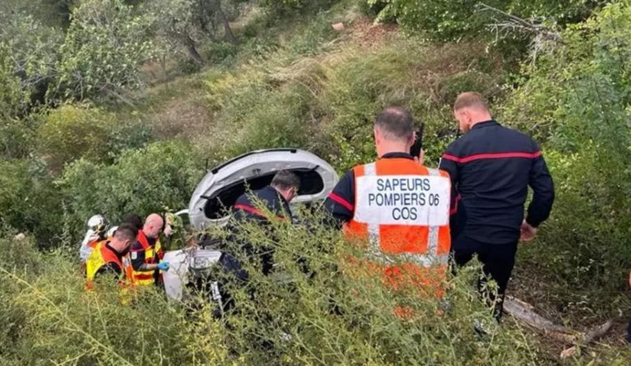 O femeie de 70 de ani a supraviețuit după ce a căzut cu mașina 50 de metri și a rămas blocată trei zile