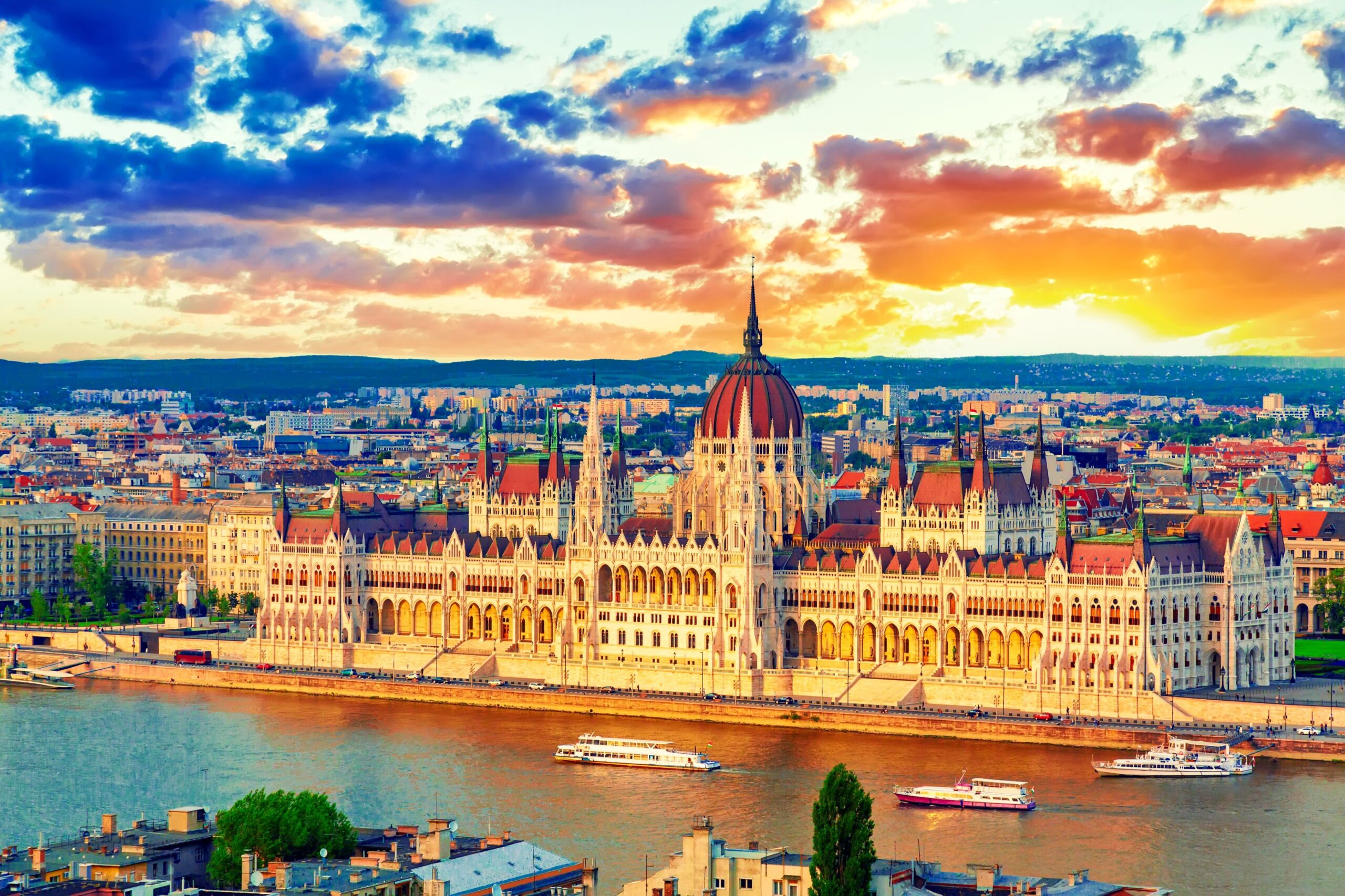 Ungaria: Mii de profesori au ieșit să protesteze în fața Parlamentului împotriva unui proiect de lege