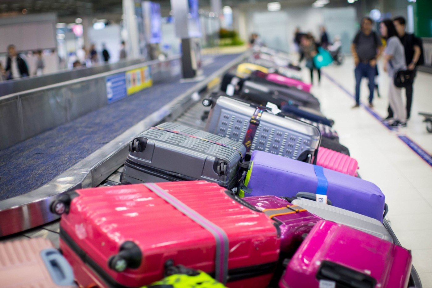 O bunică a fost arestată pentru că şi-a abandonat nepoata pe un aeroport din Statele Unite O bunică a fost arestată pentru că şi-a abandonat nepoata pe un aeroport din Statele Unite