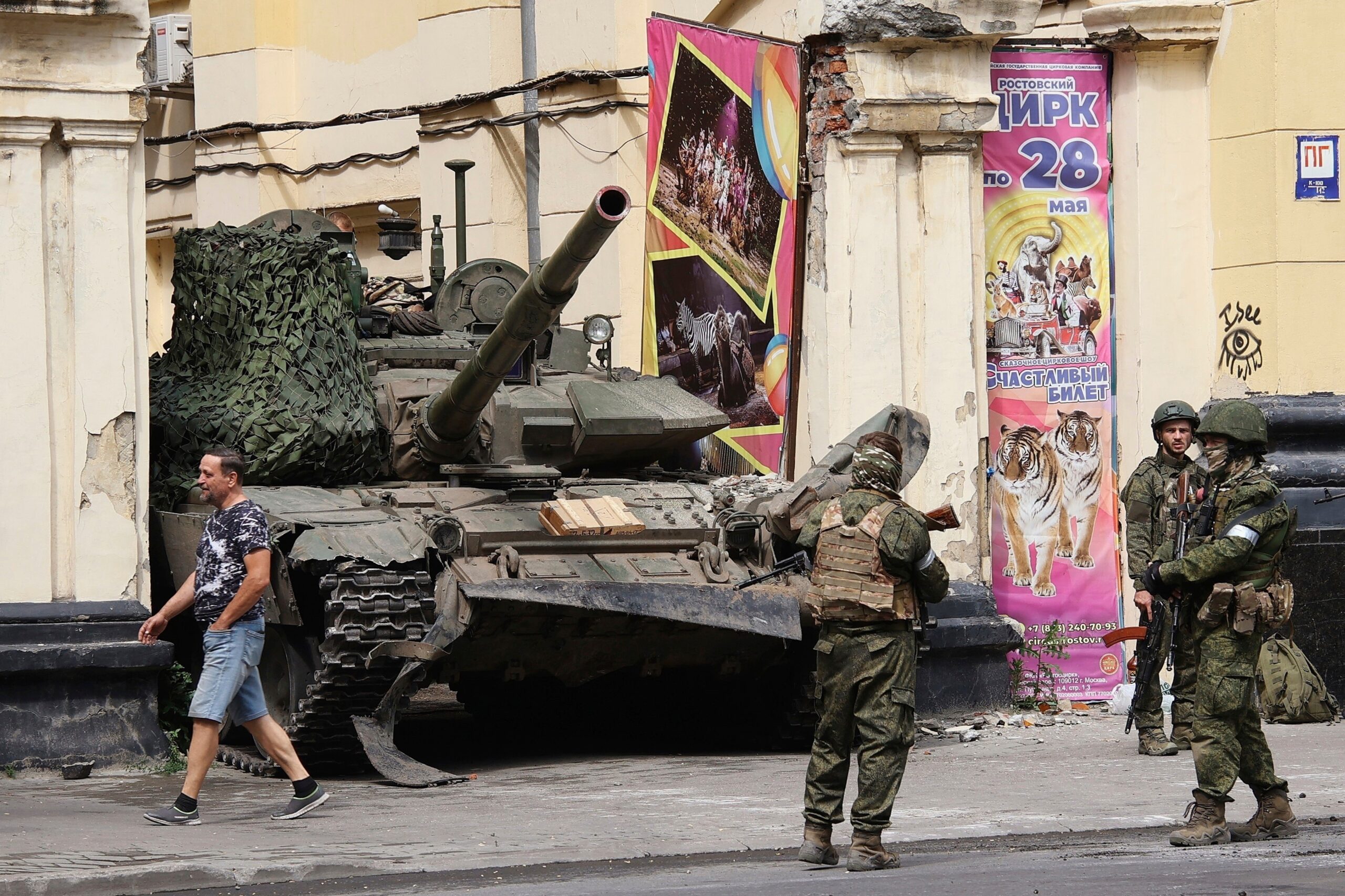 Război civil în Rusia. ”În următoarele ore, loialitatea Gărzii Naţionale ruse va fi cheia modului în care se desfăşoară criza”, afirmă spionajul militar britanic