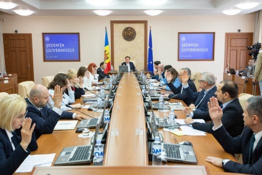 Cetățenii străini vor putea lucra fără permis de muncă în Republica Moldova