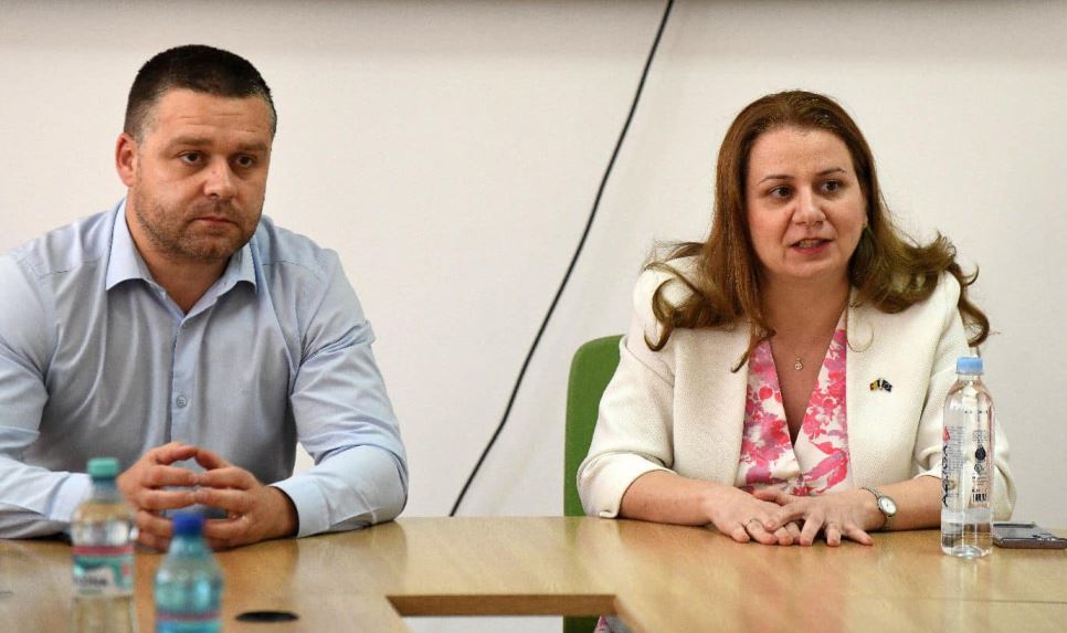 Ligia Deca, ministrul Educației, s-a înscris în PNL: ”Sunt un om de echipă” Ligia Deca, ministrul Educației, s-a înscris în PNL: ”Sunt un om de echipă”