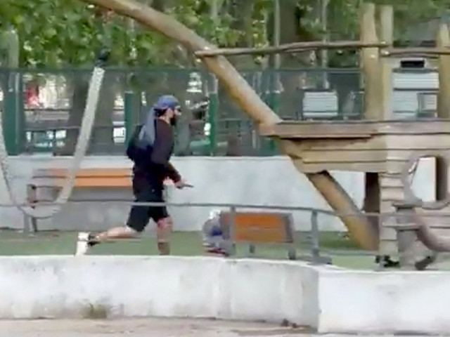 ”Împușcați-l! Omorâți-l!” Un fost fotbalist în Liga 1 a dat nas în nas cu atacatorul care a rănit cu sânge rece 4 copii