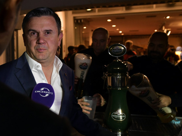 Ce a scris Cristi Balaj pe tabelul cu voturile pentru anulare a Regulii U21