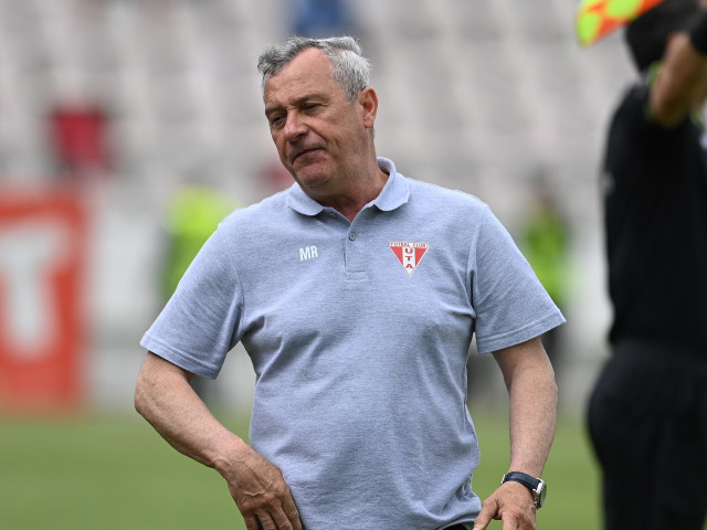 Mircea Rednic îi ține din scurt pe jucători înaintea meciului UTA