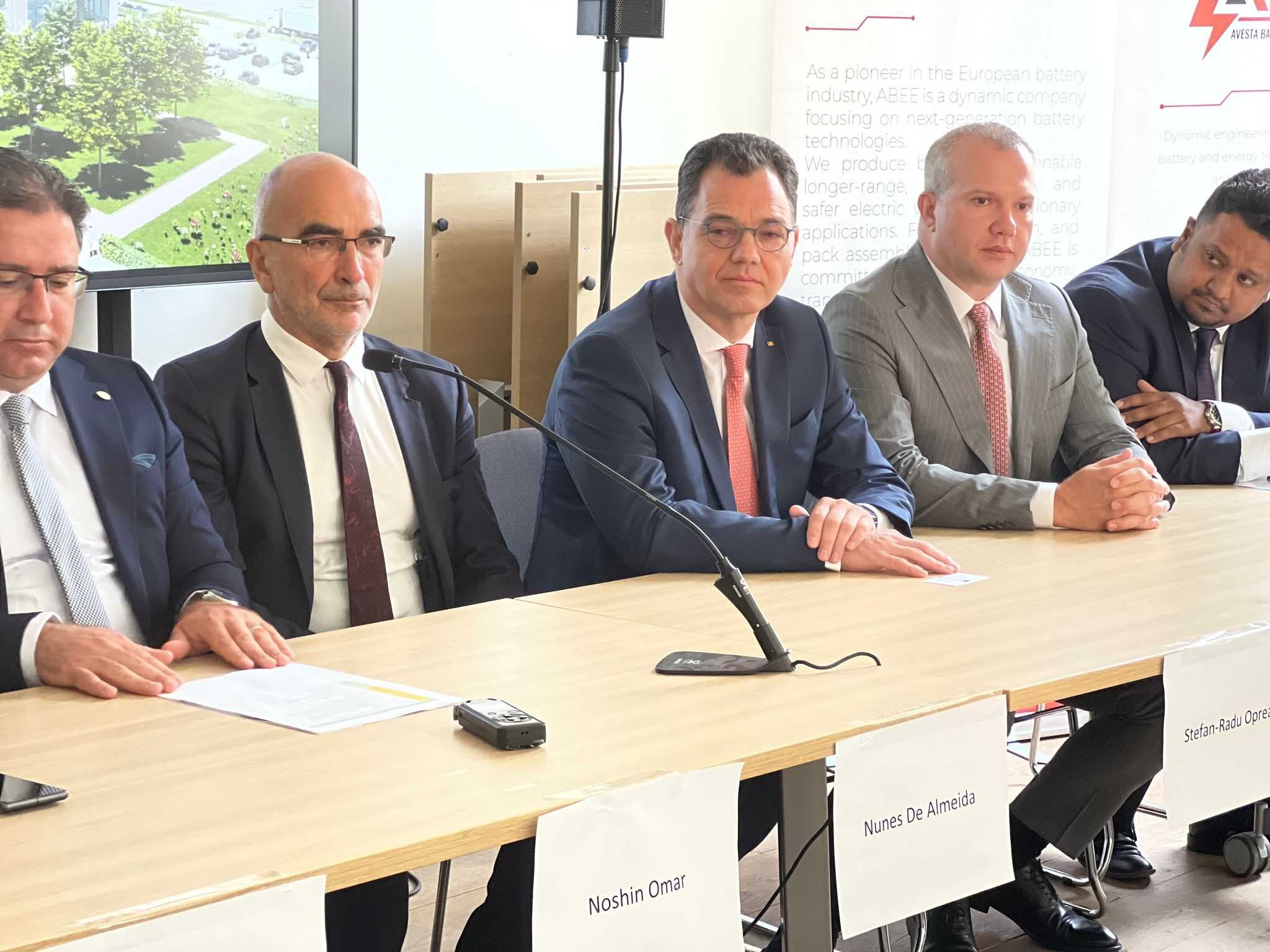 Galațiul intră în business cu baterii litiu-ion și creează 8.000 locuri de muncă