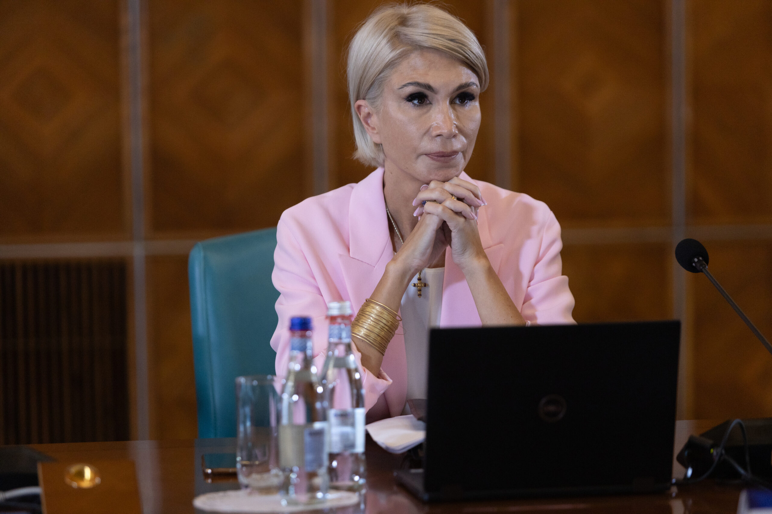 Copiii care au părinții plecați din țară, ajutați din fonduri europene Copiii care au părinții plecați din țară, ajutați din fonduri europene