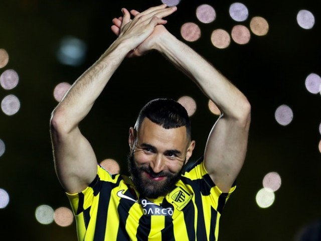 Karim Benzema, prezentat ca un „emir” pe stadionul lui Al-Ittihad! Surpriza fotbalistului pentru arabi