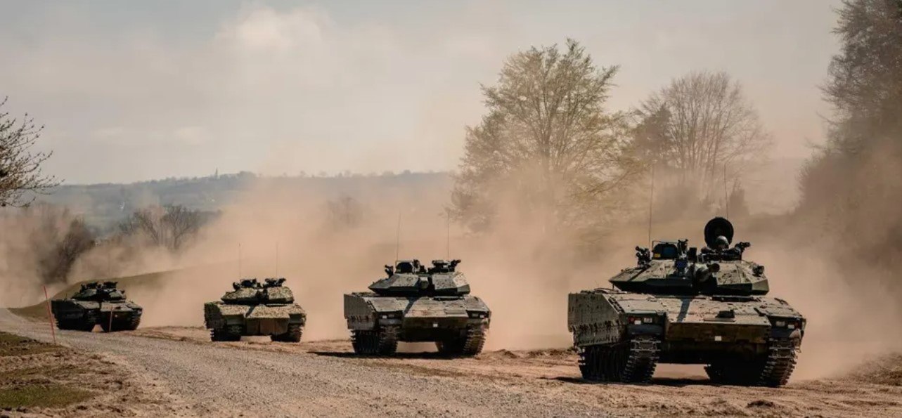 Arma cu care ucrainenii vor să spargă frontul la Bahmut. Vehiculele de luptă CV90 au ajuns în estul țării