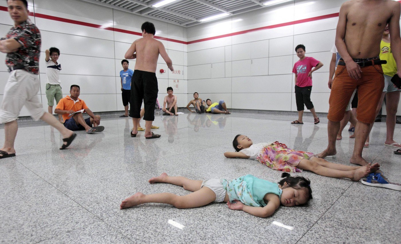 Vremea extremă, de la caniculă la furtuni cu grindină, face victime în China