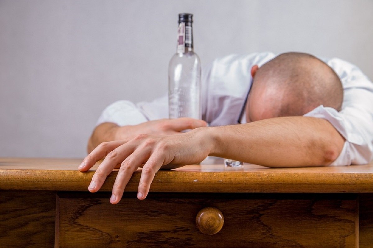 O localitate din Belgia interzice consumul de alcool din cauza românilor: „Vin aici ca să se dezlănțuie” O localitate din Belgia interzice consumul de alcool din cauza românilor: „Vin aici ca să se dezlănțuie”