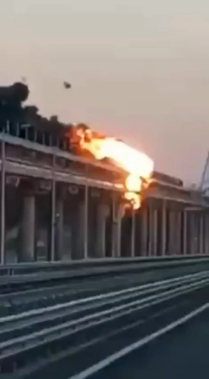 500 de zile de la izbucnirea războiului. Ucraina recunoaște că a aruncat în aer podul Rusiei către Crimeea VIDEO
