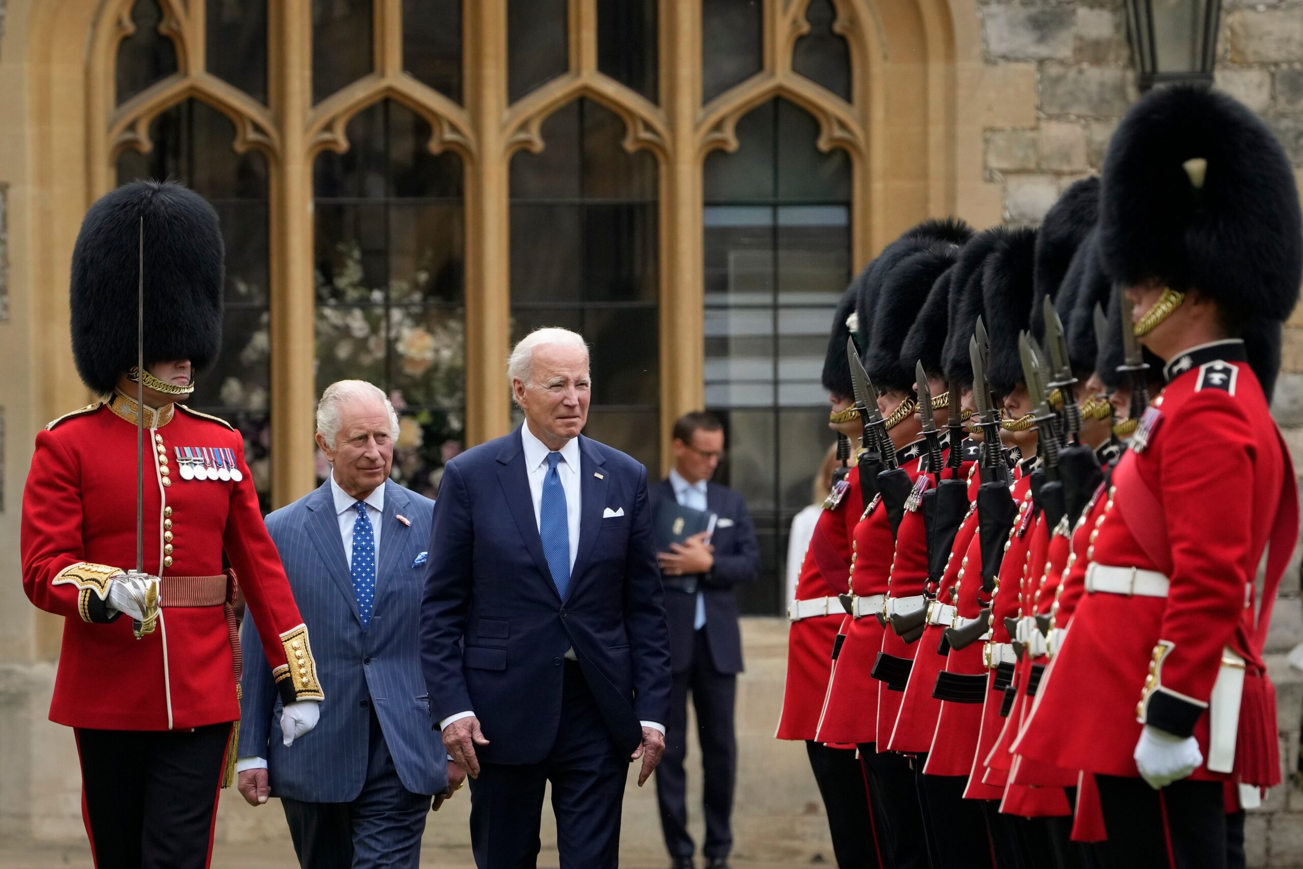 Întâlnire istorică. Joe Biden, primit de Regele Charles la castelul Windsor FOTO VIDEO Întâlnire istorică. Joe Biden, primit de Regele Charles la castelul Windsor FOTO VIDEO