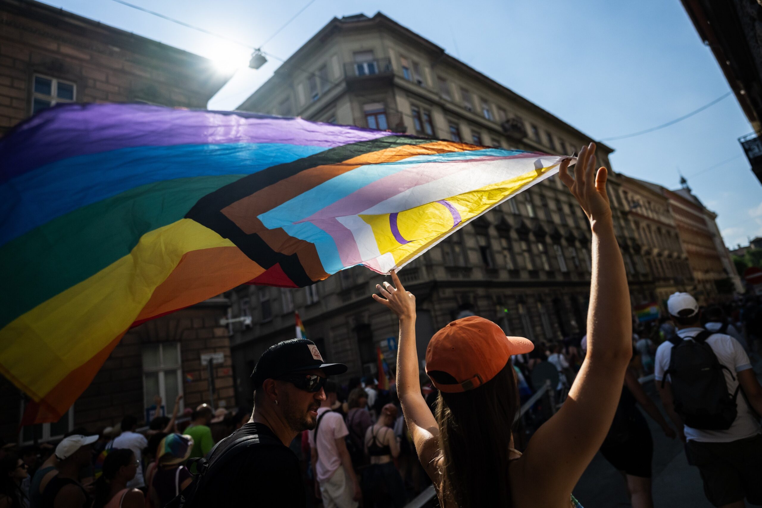 Mii de unguri au participat la marșul anual Pride: „A fi mândru că eşti gay nu este acceptat în Ungaria” FOTO