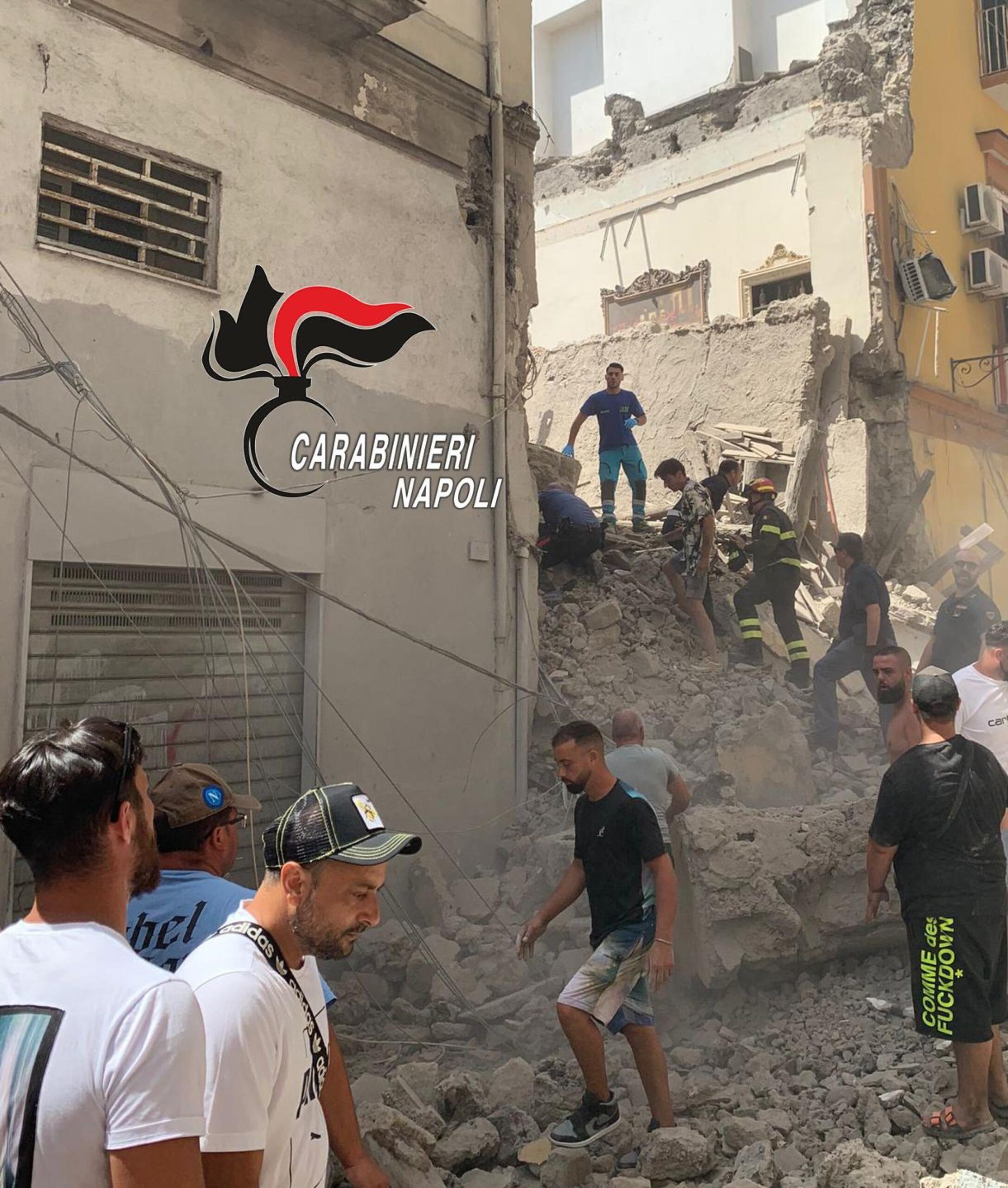 Un bloc de trei etaje s-a prăbușit în Italia. Salvatorii caută victimele printre dărâmături