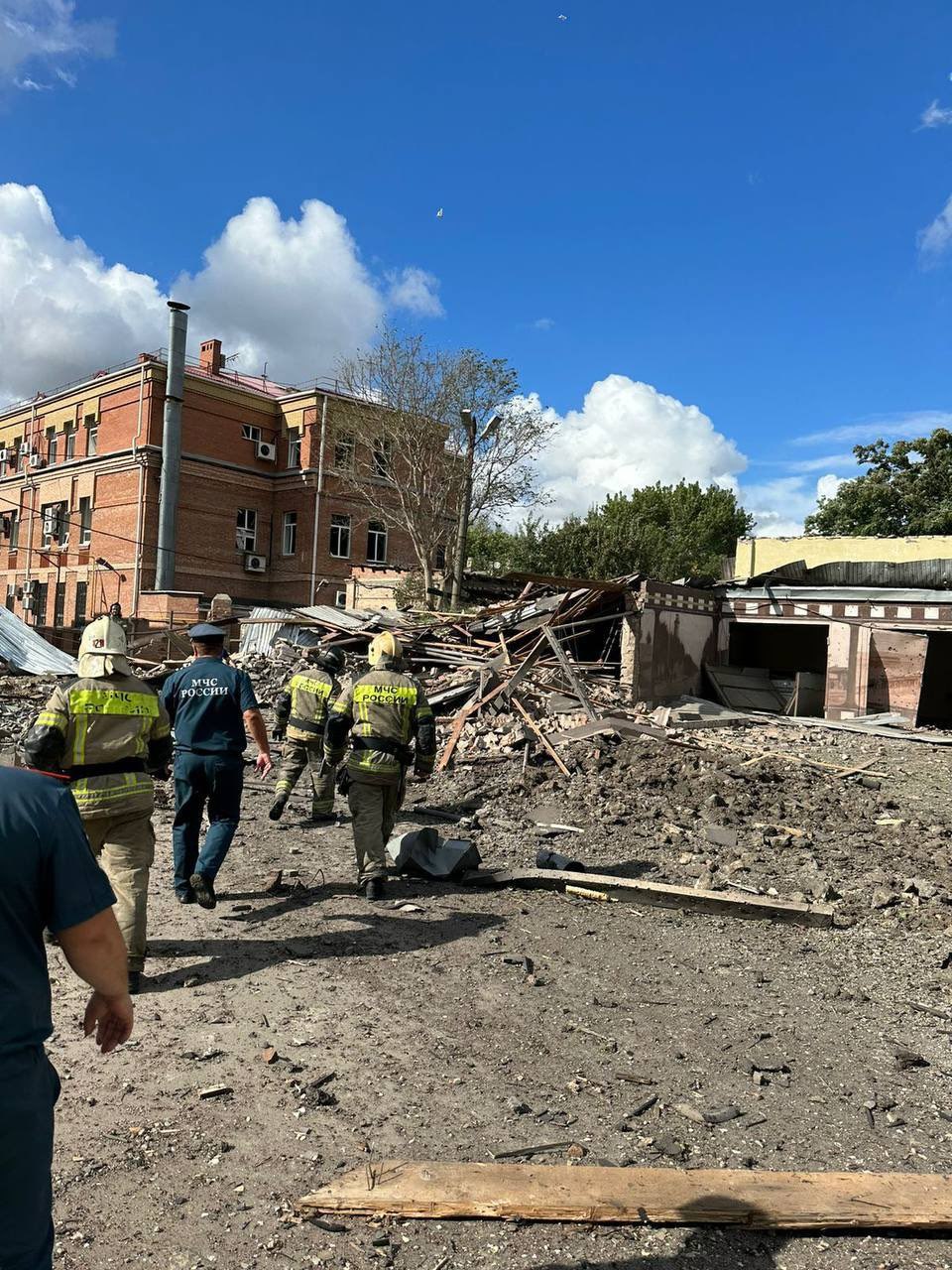 Cel puțin 15 persoane au fost rănite într-o explozie în sudul Rusiei. Armata susține că a interceptat o rachetă ucraineană