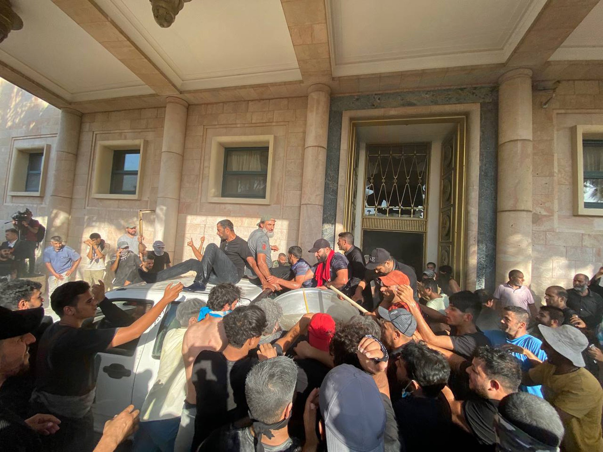 Pană de curent generalizată în Irak în urma unui incendiu la o stație electrică
