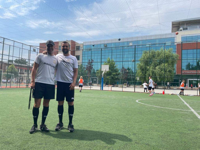 Cum arată și cu ce se ocupă fratele lui Lucian Sânmărtean. La un moment dat a jucat fotbal în liga a 7-a din Germania