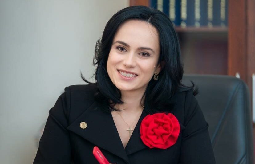 Ministrul Muncii, Simona Bucura Oprescu, pregătește legea salarizării. Legea va elimina inechitățile, spun surse.
