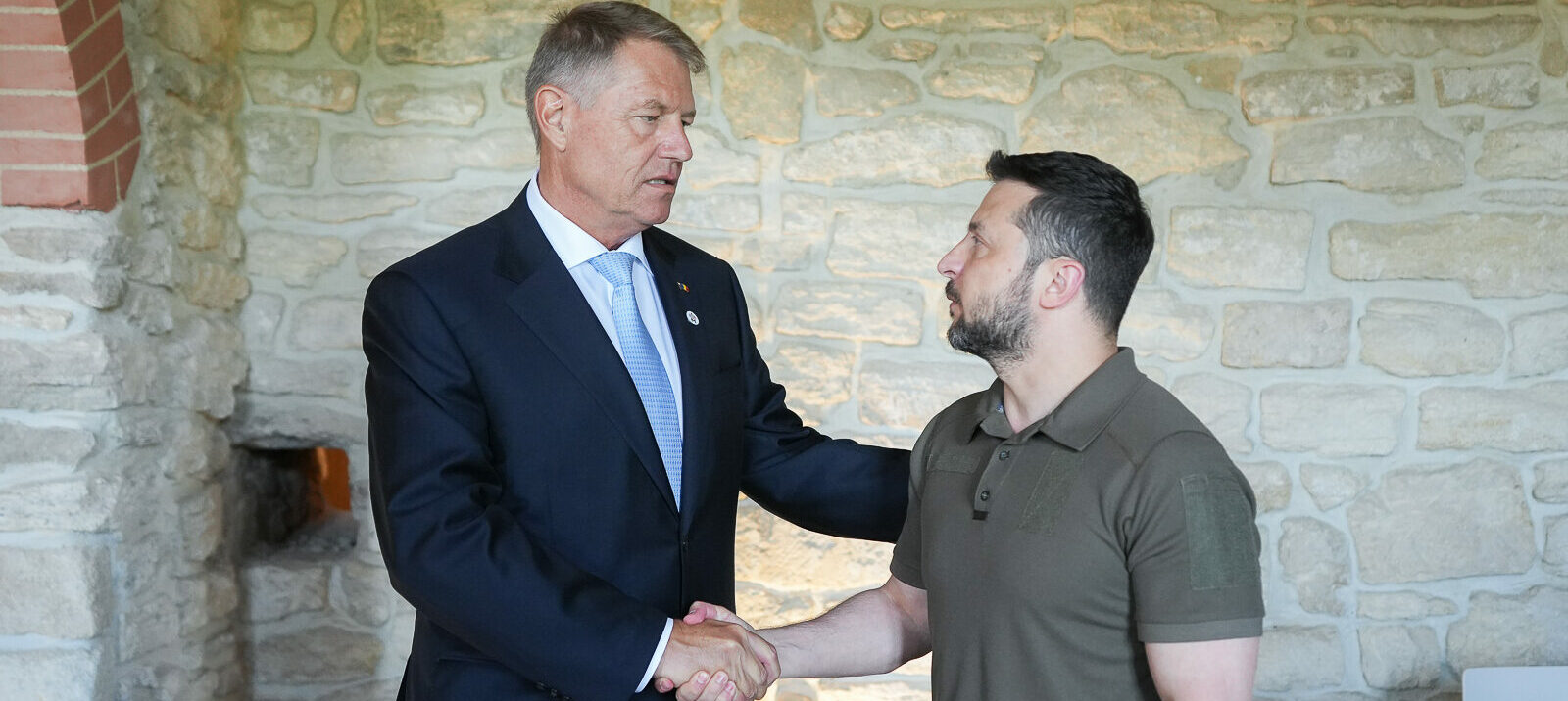 Klaus Iohannis l-a invitat pe președintele Ucrainei la Summitul I3M