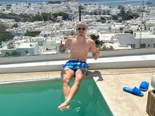 „New” Mihăilă! Schimbare de look pentru eroul României din meciul cu Elveția + Cu cine și-a petrecut vacanța