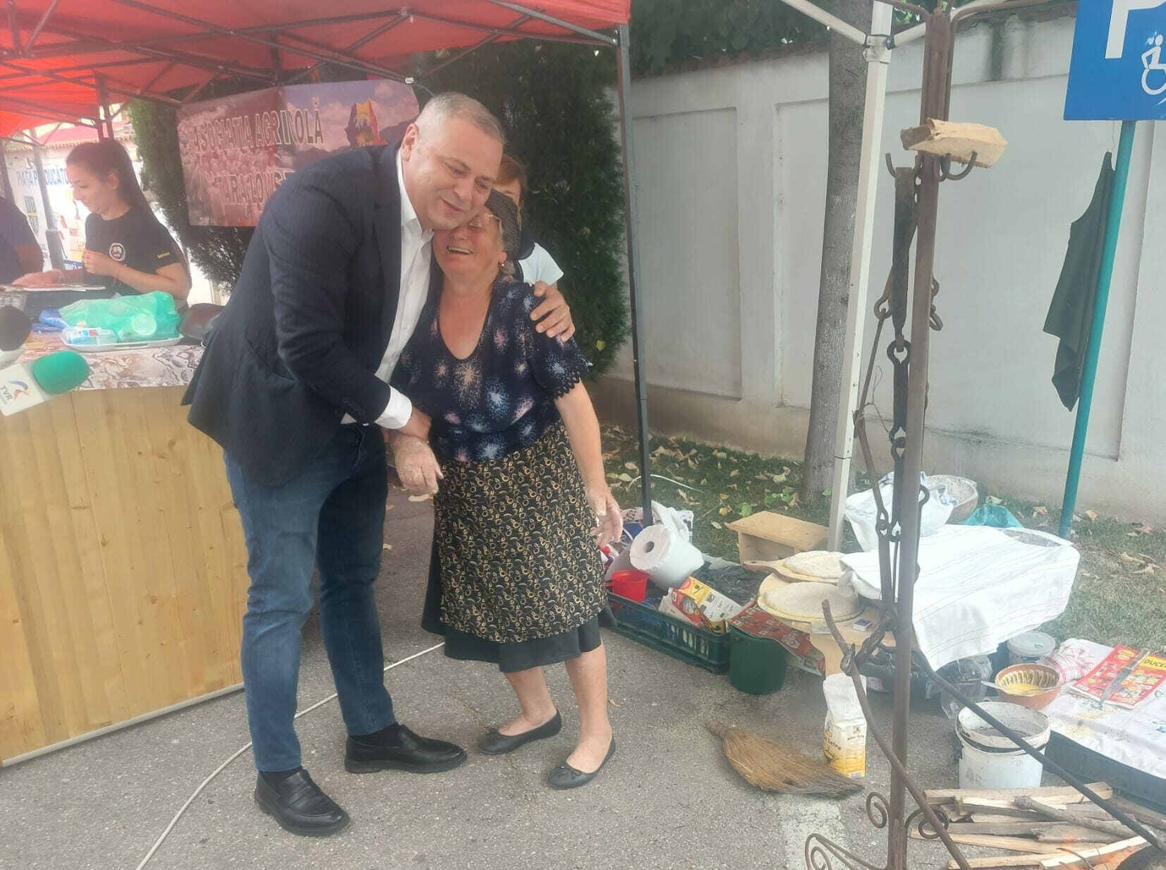 A fost inaugurată piața volanta din curtea Consiliului Județean Olt