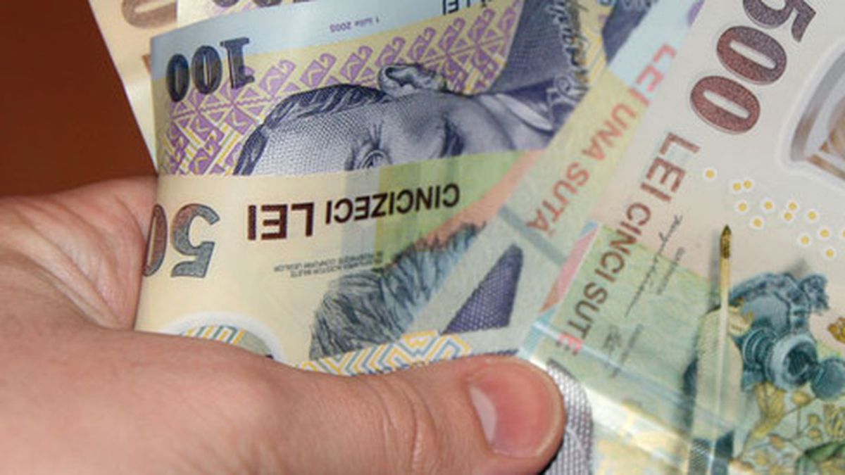 Categoria de angajați care primesc 500 și 1000 de lei dacă muncesc în weekend