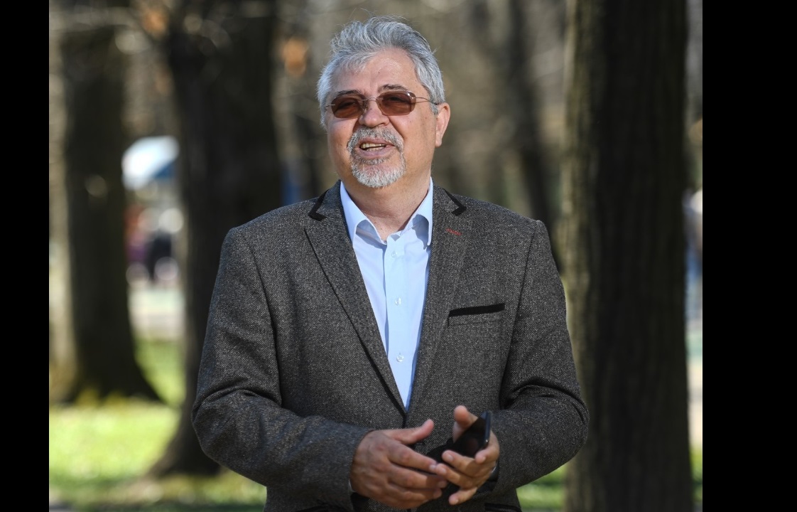 Primarul din Caracal ANUNȚĂ că se retrage din PSD și din toate funcțiile pe care le deține după tragedia de la Crevedia: „Sunt puternic afectat” Primarul din Caracal ANUNȚĂ că se retrage din PSD și din toate funcțiile pe care le deține după tragedia de la Crevedia: „Sunt puternic afectat”