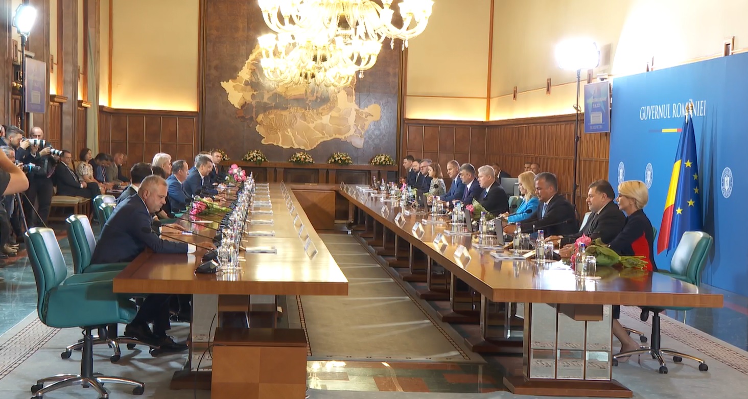 Guvernul are în analiză comasări și desființări de institute. Scopul este reducerea cu 15% a cheltuielilor de personal Guvernul are în analiză comasări și desființări de institute. Scopul este reducerea cu 15% a cheltuielilor de personal
