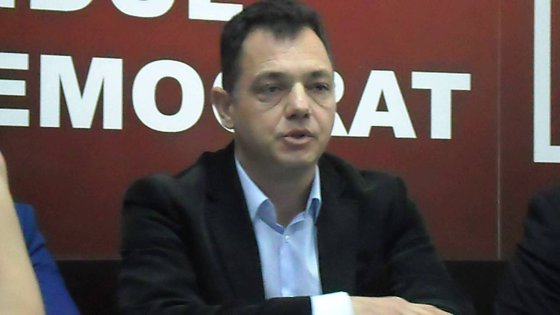 Comasarea ministerelor și curățenia în organigramele Guvernului, sunt cheia reducerii deficitului bugetar, susține Radu Oprea, ministrul Economiei