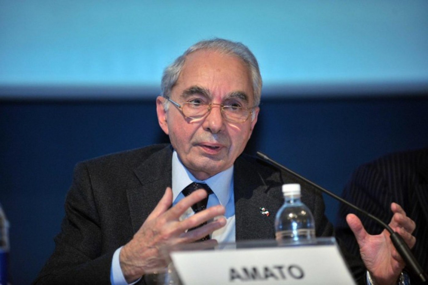 Un fost premier al Italiei susține că Franța a doborât un avion de pasageri în încercarea de a-l ucide pe Gaddafi