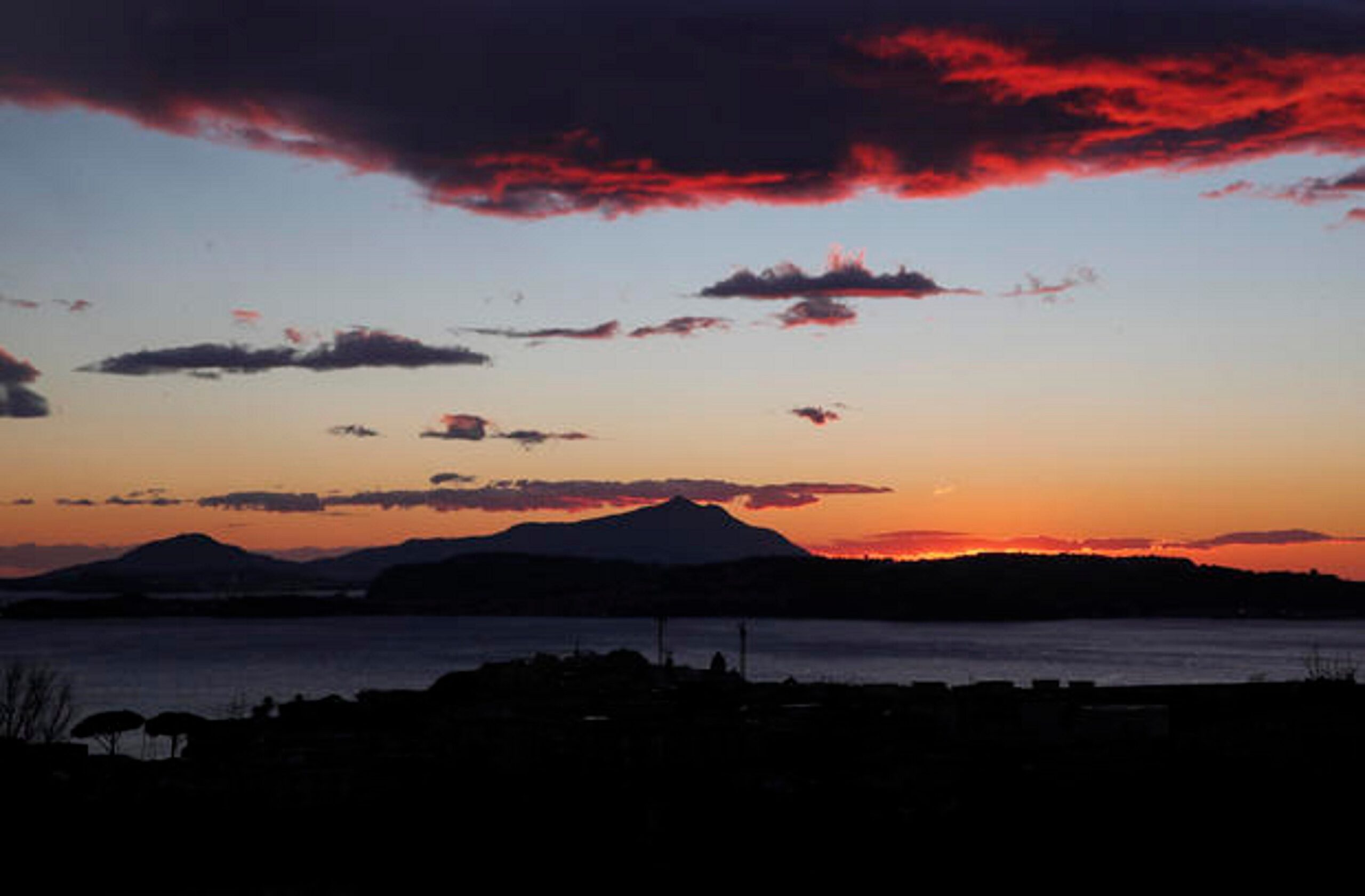 Napoli, gata de evacuare după cel mai puternic seism din ultimii 40 de ani. O erupție vulcanică amenință sudul Italiei