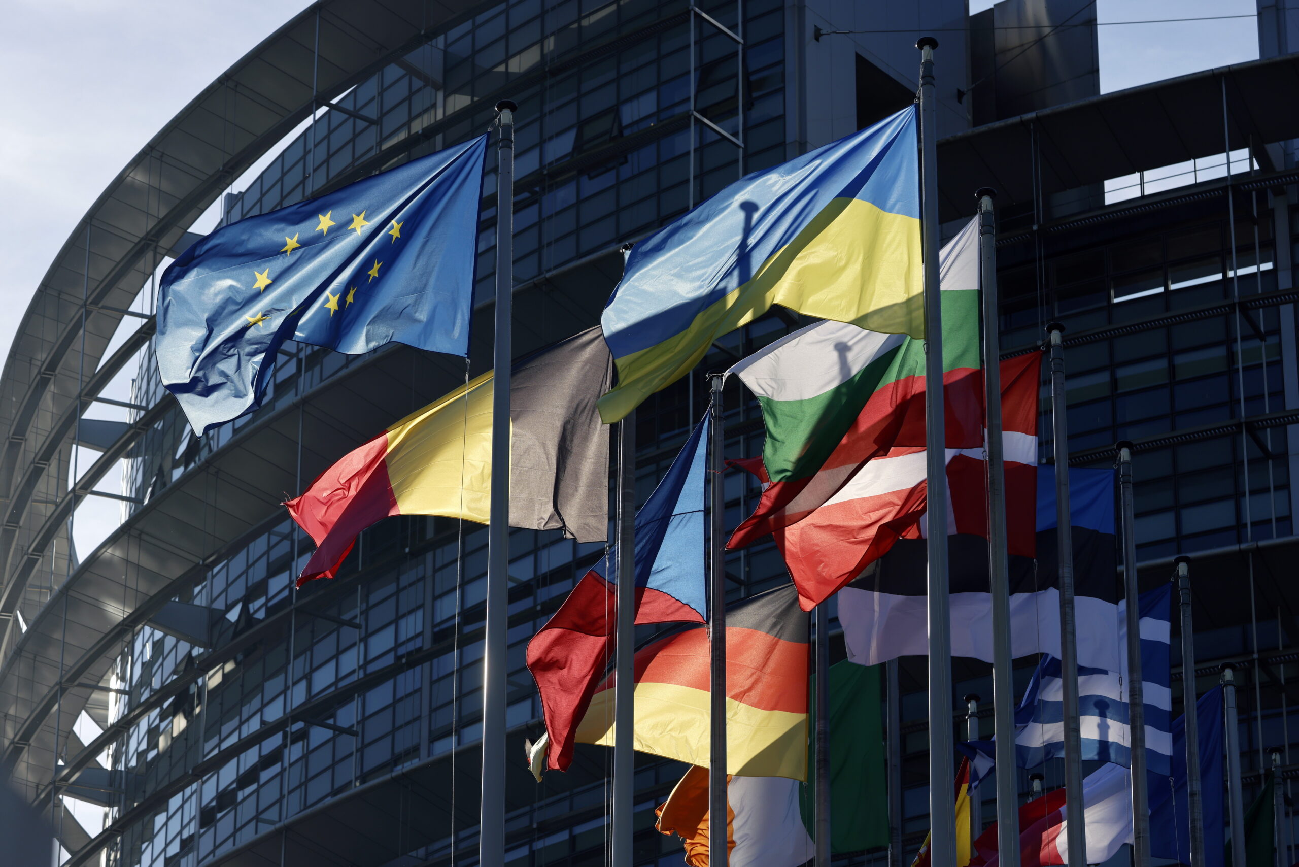 85% dintre europeni vor ca UE să asigure securitatea energetică și economică, în contextul războiului din Ucraina 85% dintre europeni vor ca UE să asigure securitatea energetică și economică, în contextul războiului din Ucraina