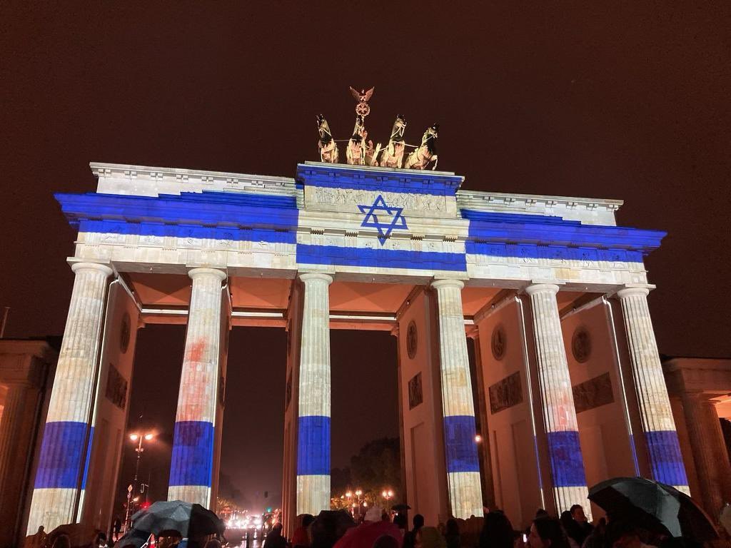 Germania: Poarta Brandenburg în culorile steagului Israelului în semn de solidaritate